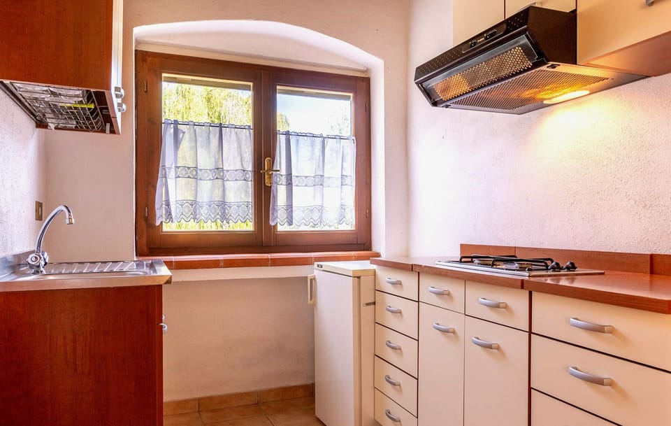 Standard Apartment, Garden View | Private kitchen