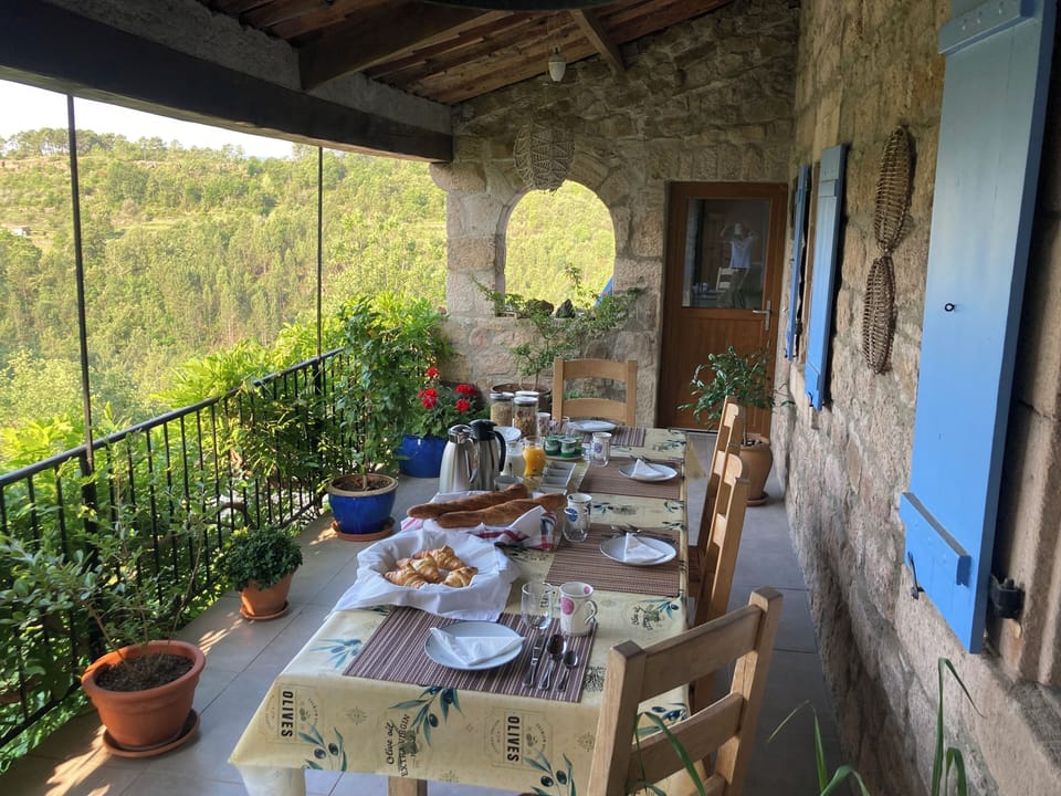 La terrasse pour le petit dejeuner