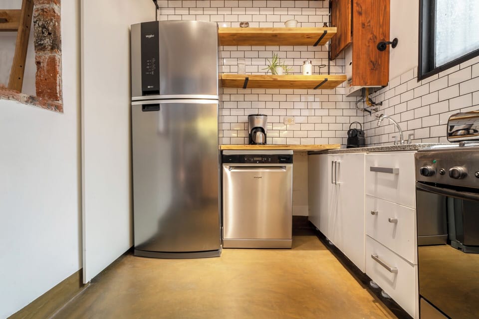 Townhome | Private kitchen | Electric kettle