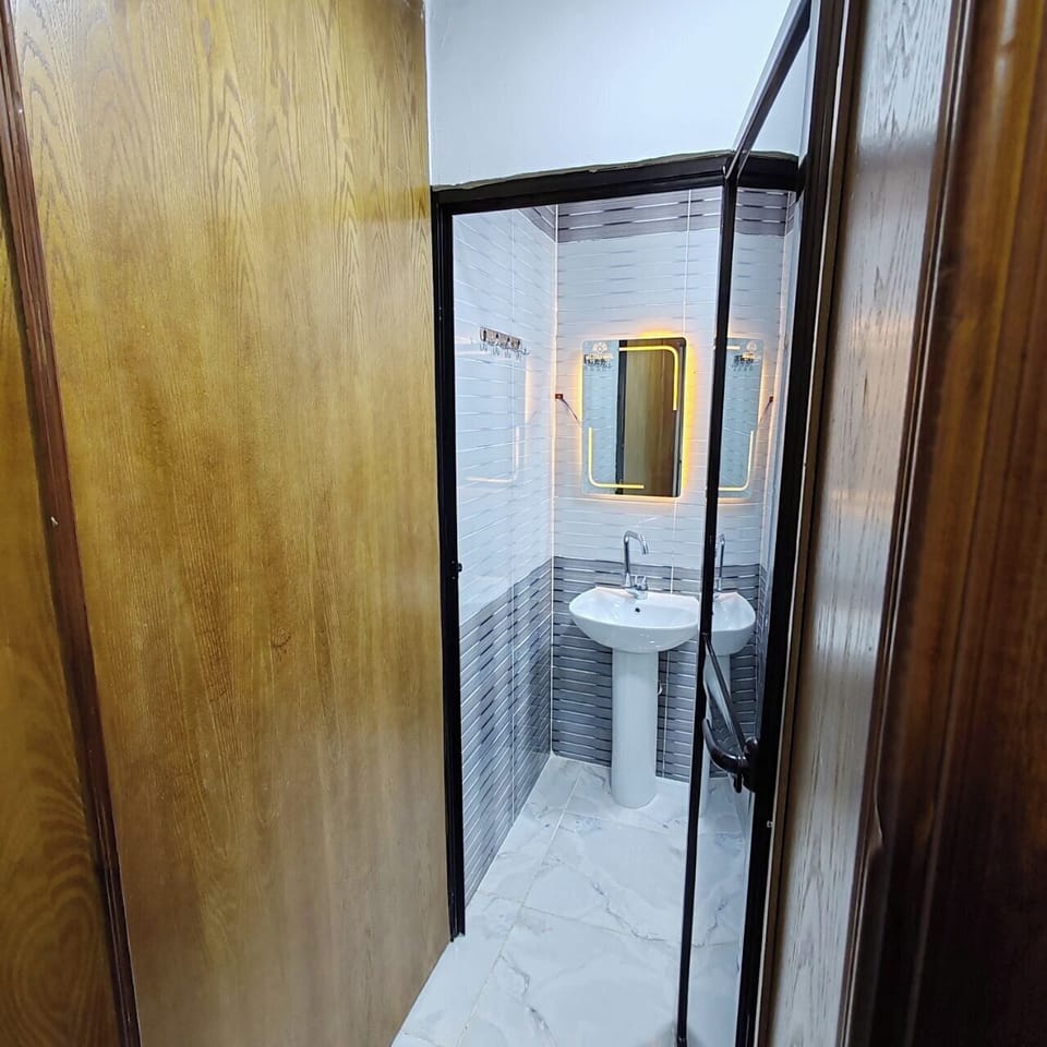 Rainfall showerhead, free toiletries, hair dryer, slippers
