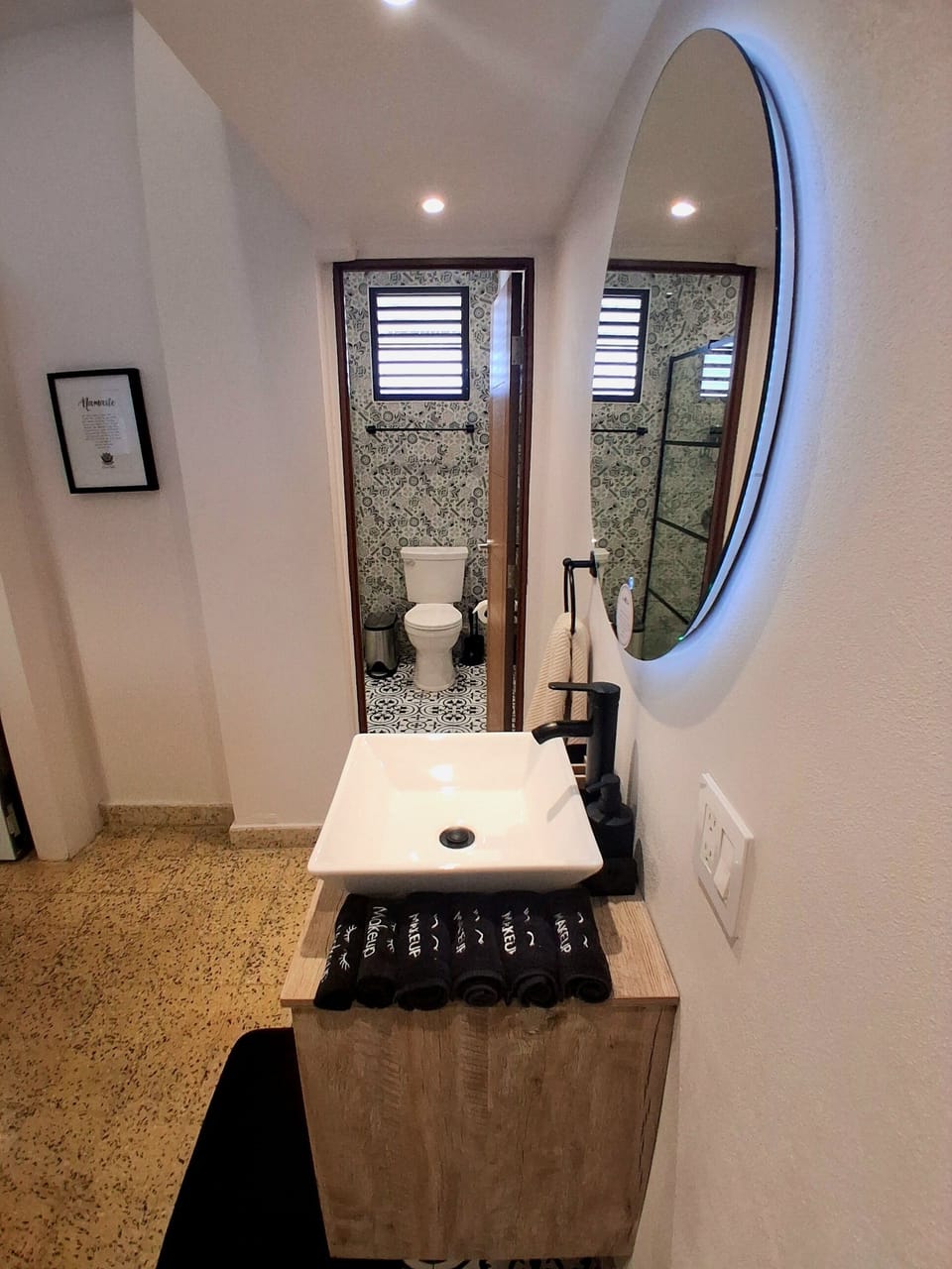Full Bathroom 