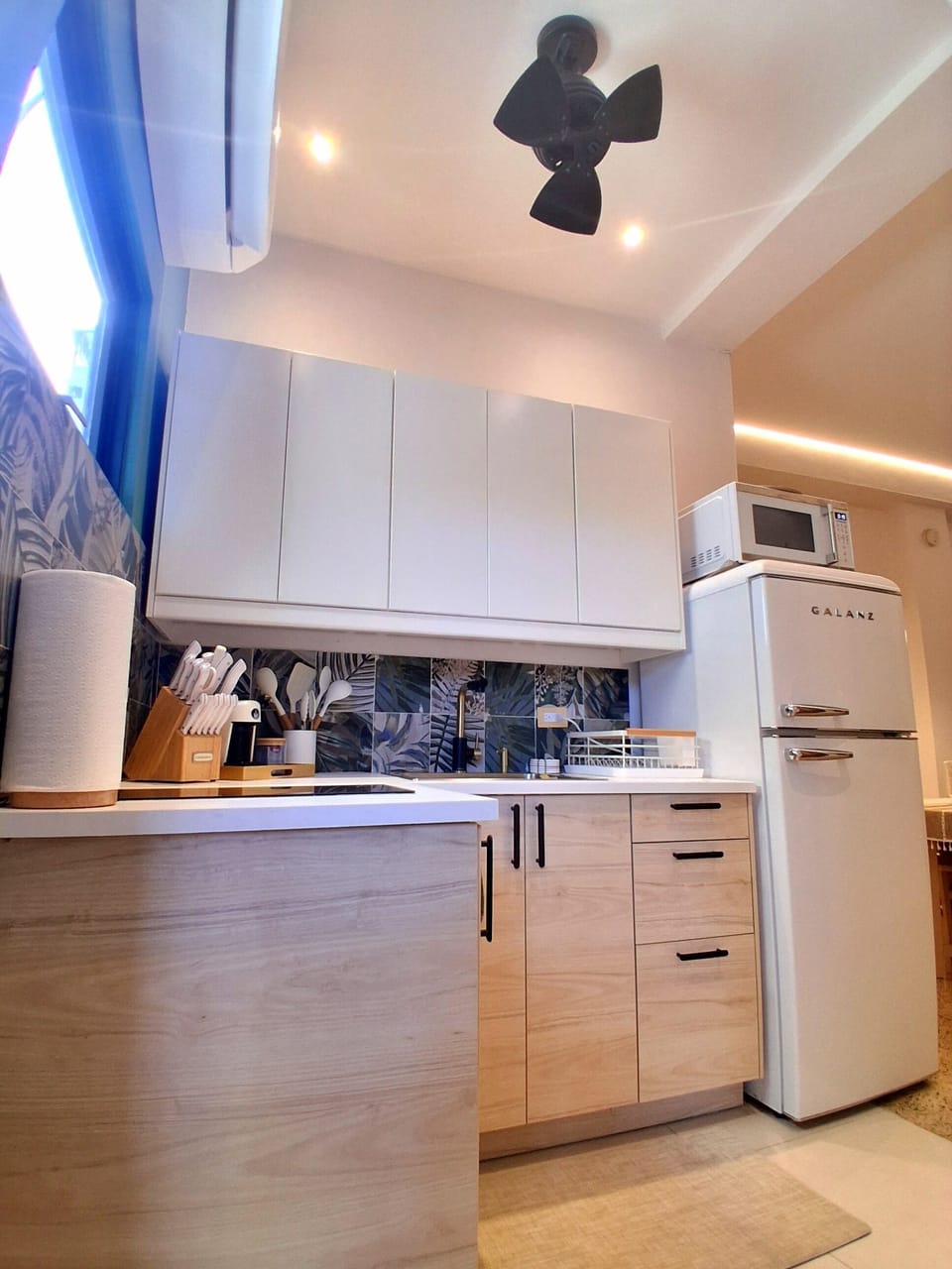 Full kitchen