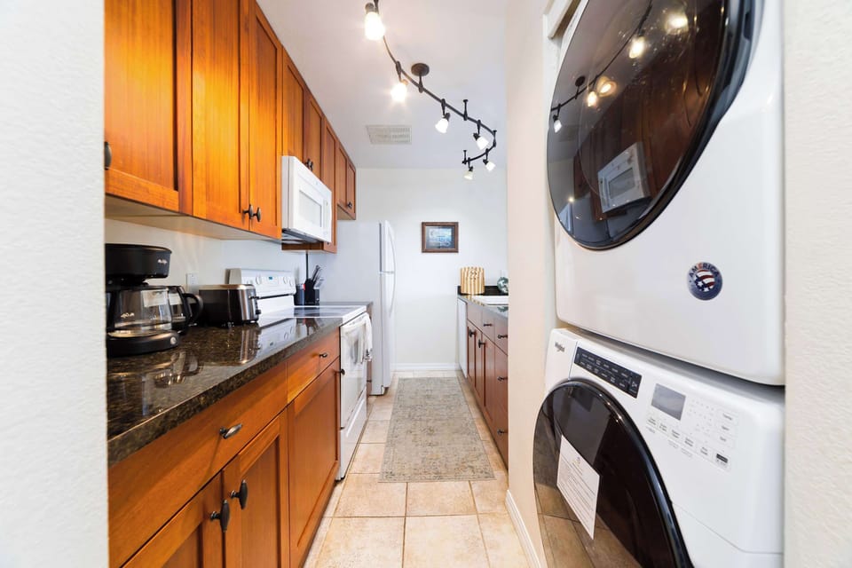 Stacker washer and dryer