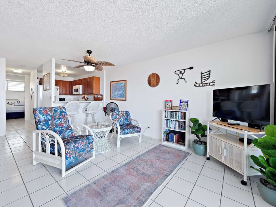 Bright living space wit ample seating and Smart TV