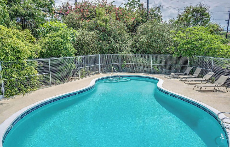 Kona Mansions Swimming Pool