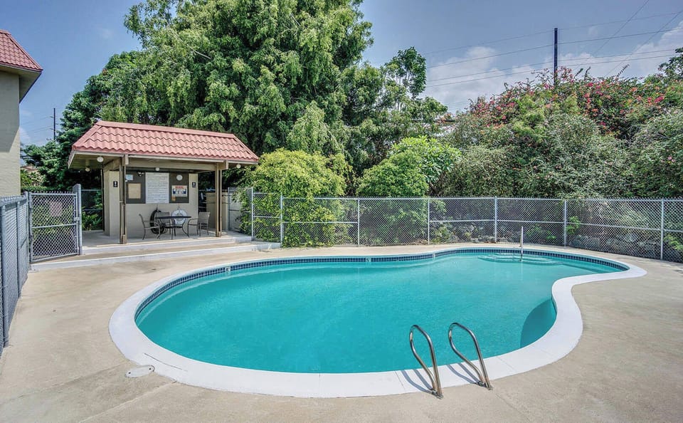 Kona Mansions Swimming Pool