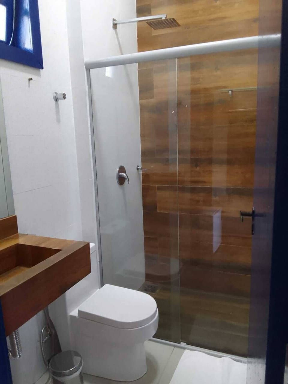 Deluxe Double Room | Bathroom | Shower, free toiletries, towels, soap