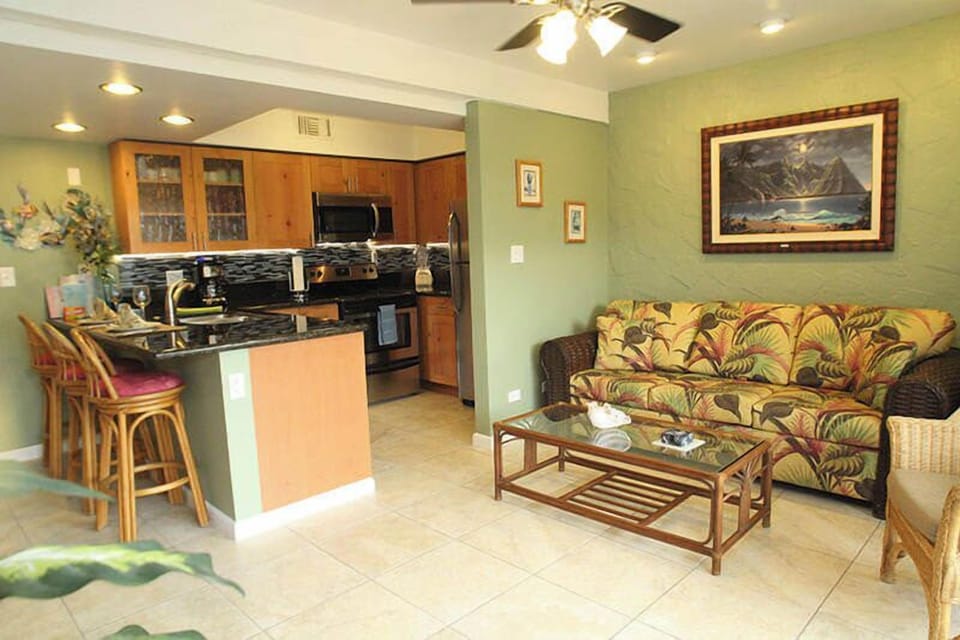Living room w/ sofa sleeper