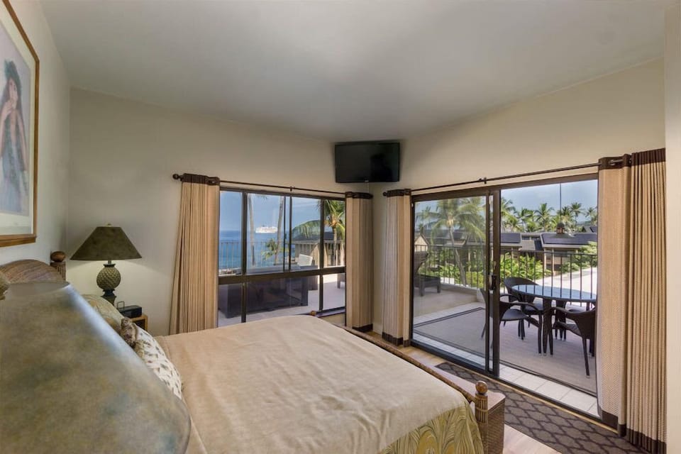 Bedroom 1: King bed