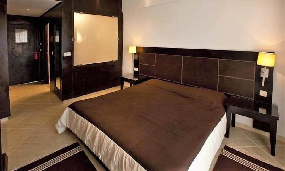 Double Room, Balcony, Garden View | In-room safe, soundproofing, free WiFi