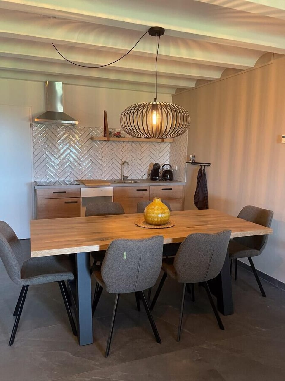 Eettafel en keuken