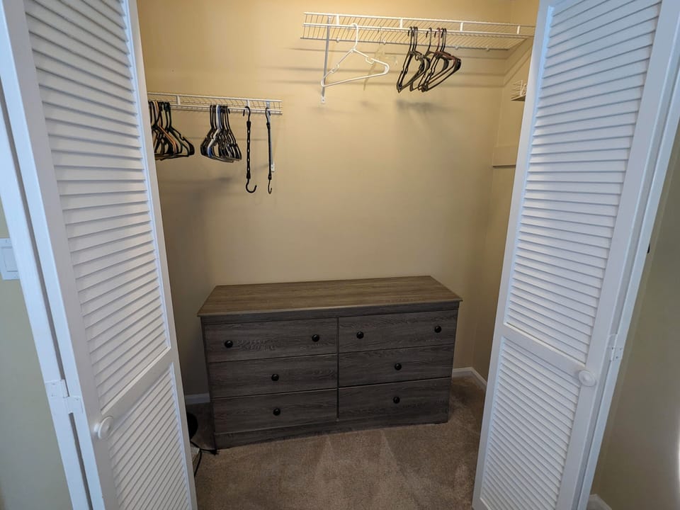 King room closet