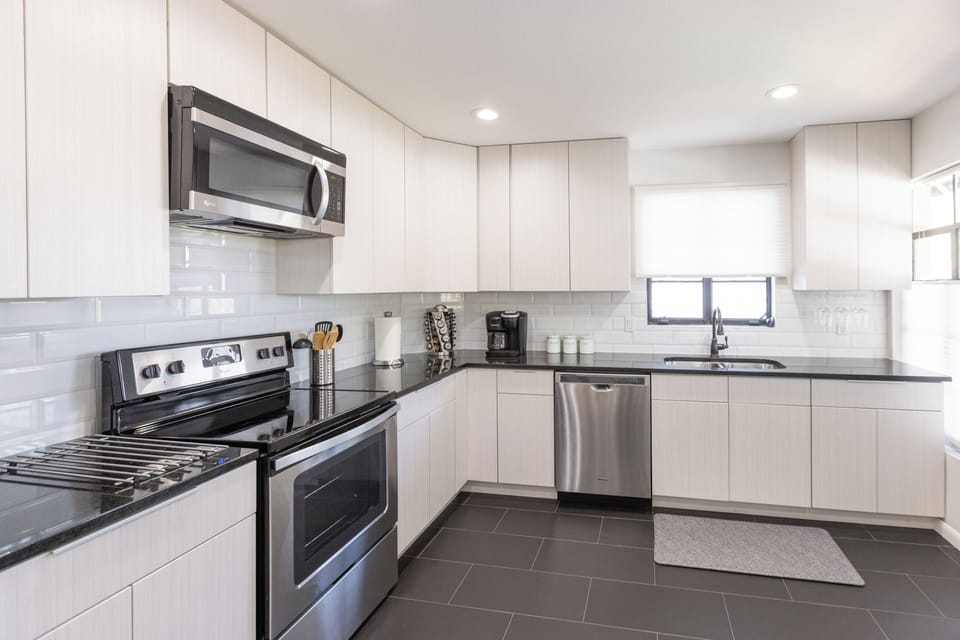 Fully stocked kitchen with all major appliances