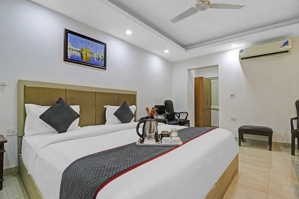 Deluxe Double or Twin Room, City View | Premium bedding, pillowtop beds, laptop workspace, soundproofing