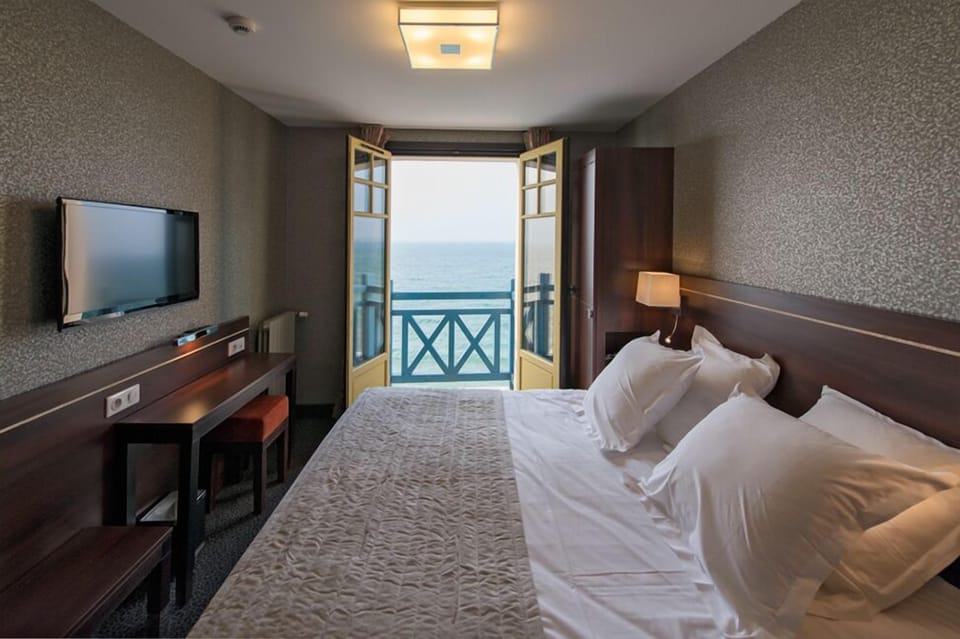 Standard Double or Twin Room, Ocean View | In-room safe, desk, free cribs/infant beds, free WiFi
