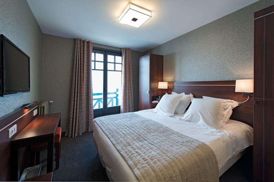 Standard Double or Twin Room, Ocean View | In-room safe, desk, free cribs/infant beds, free WiFi