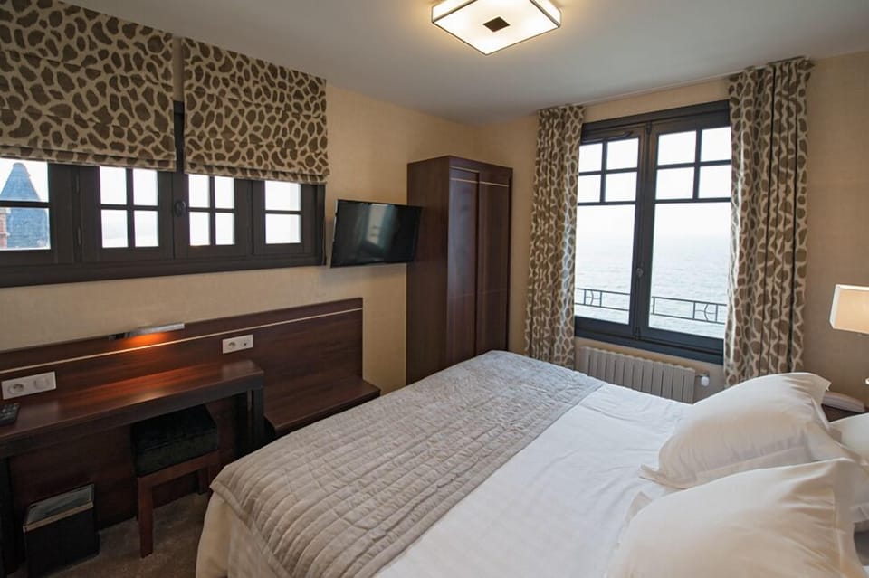 Standard Double or Twin Room, Ocean View | In-room safe, desk, free cribs/infant beds, free WiFi
