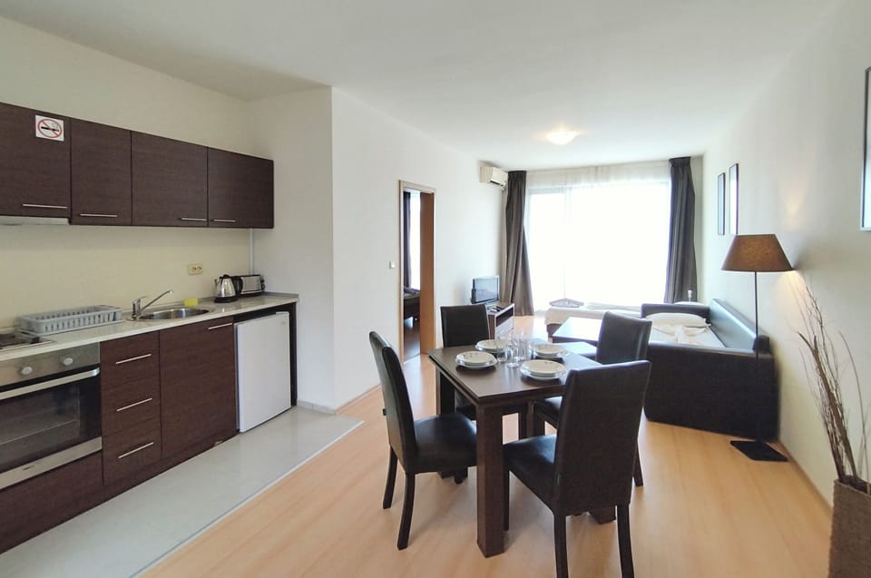 Apartment, 1 Bedroom, Balcony | Dining room