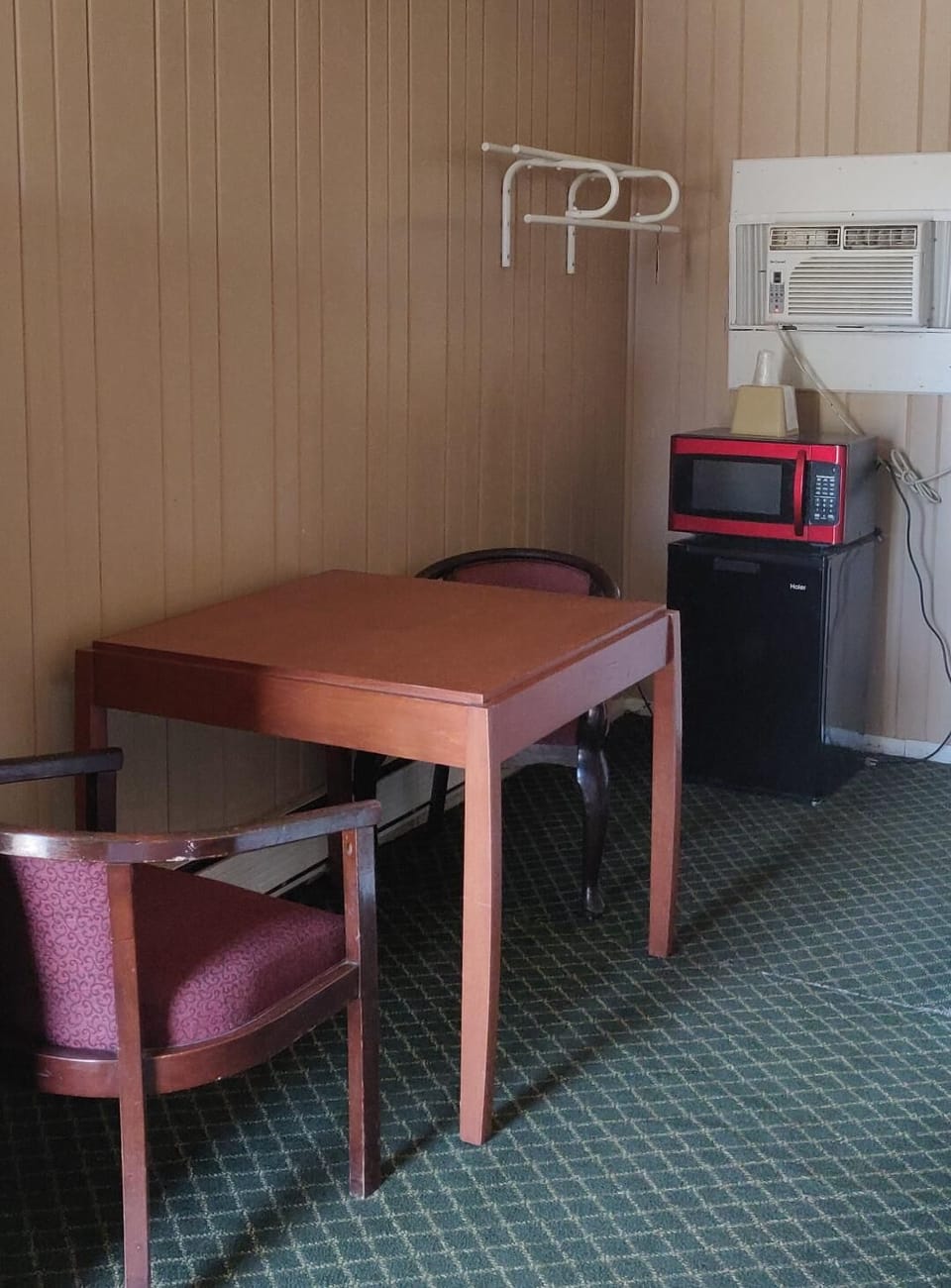 Standard Room, 1 Bedroom | Living area | Flat-screen TV