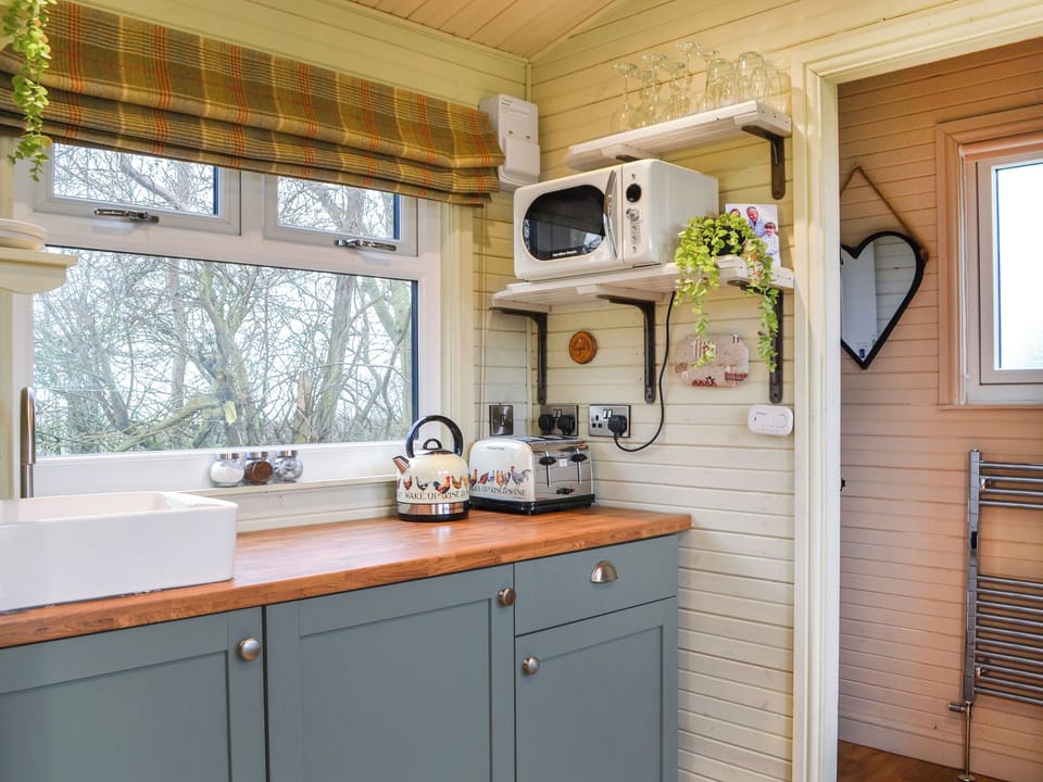 Double bedroom | The Rams Rest - Shamrock Shepherds Huts, Kirby Misperton