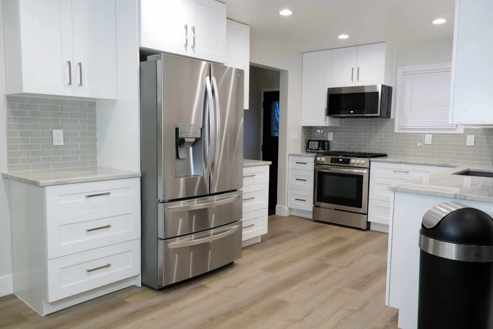 Fully stocked kitchen with all the essentials!