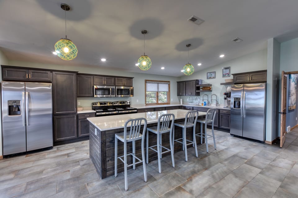Family Quadruple Room | Private kitchen | Fridge, microwave, oven, stovetop