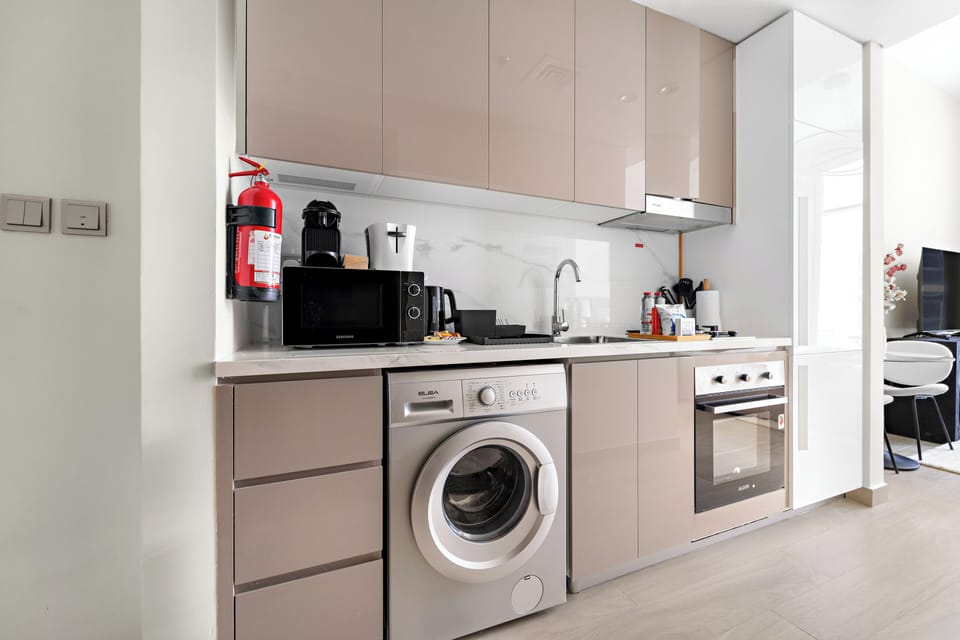 Comfort Studio, 1 King Bed | Private kitchen | Fridge, coffee/tea maker, electric kettle, toaster