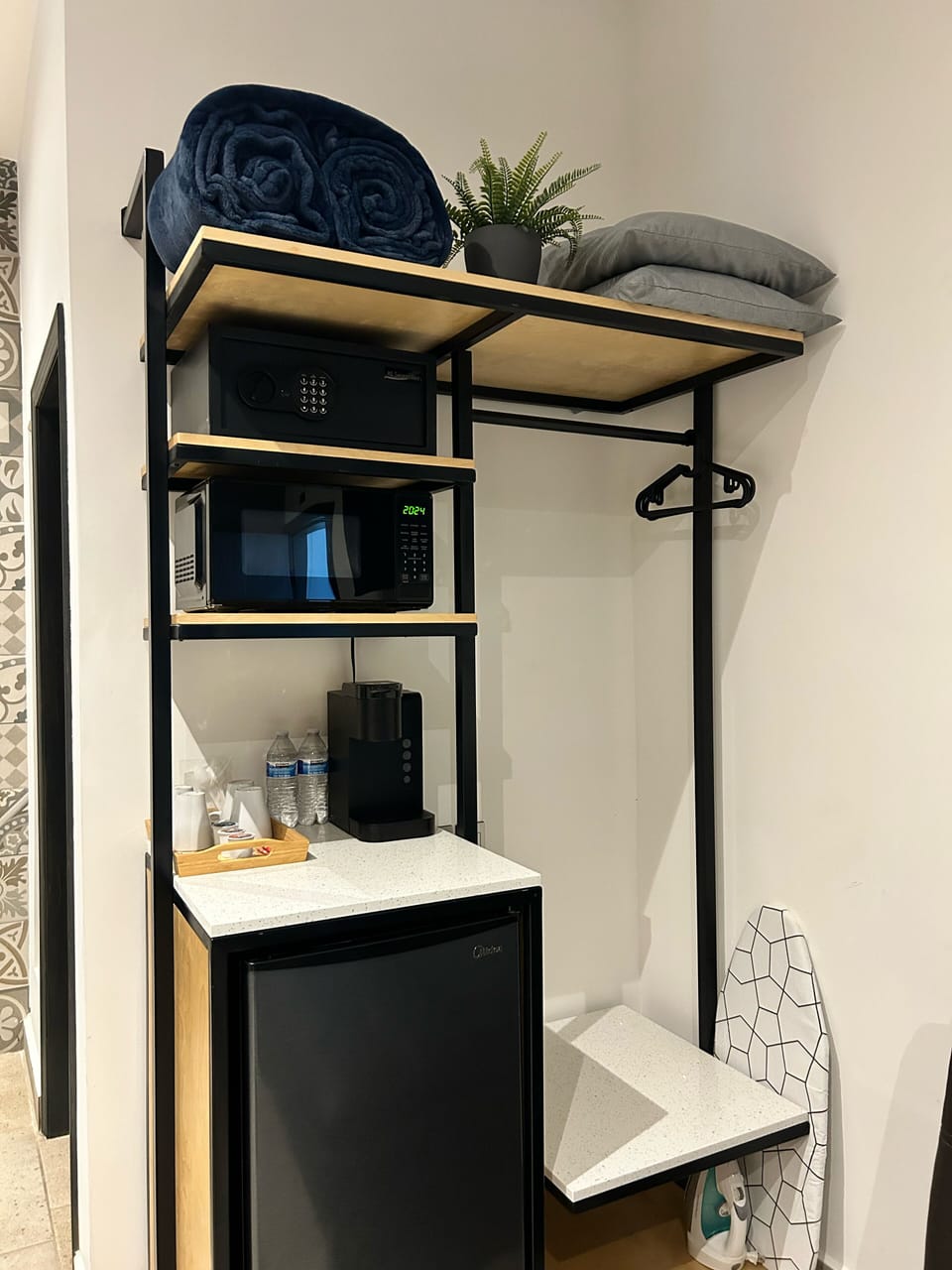 Fridge, microwave