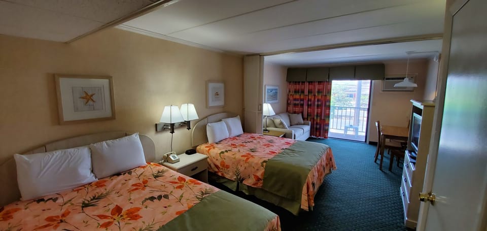 Family Room, Kitchen | Individually decorated, individually furnished, blackout drapes
