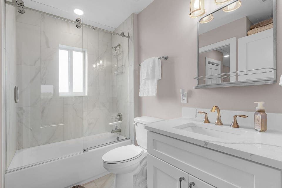 Upstairs full bath
