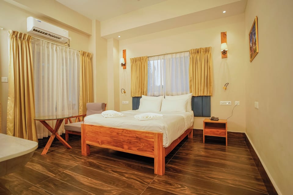 Deluxe Double or Twin Room, Non Smoking, Balcony | Premium bedding, minibar, in-room safe, blackout drapes