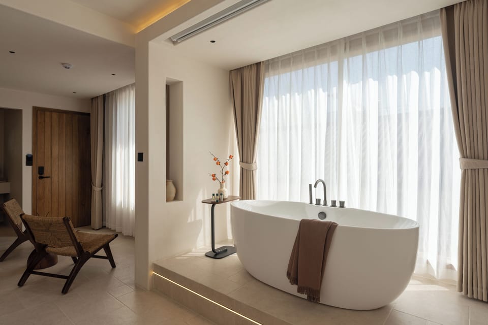 Economy Single Room, 1 King Bed, Non Smoking, City View | Minibar (free items), desk, laptop workspace, blackout drapes