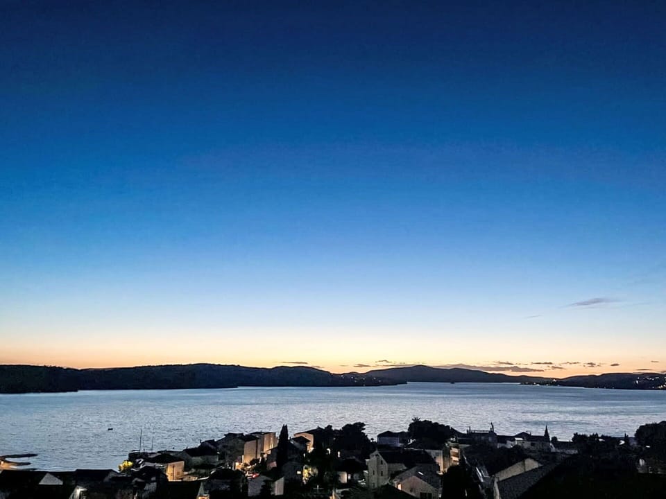 Water, Sky, Water Resources, Atmosphere, Cloud, Afterglow, Dusk, Sunlight, Coastal And Oceanic Landforms, Sunset