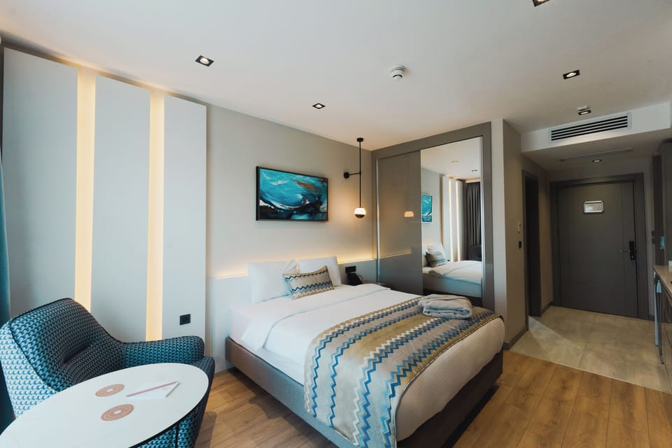 Standard Room | In-room safe, soundproofing, free WiFi