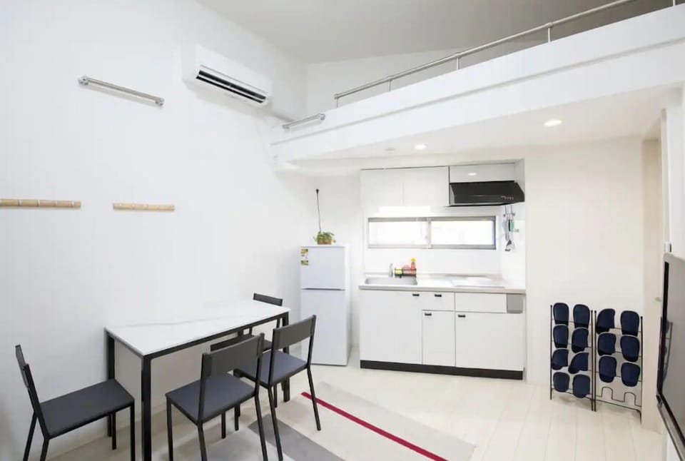 Basic Apartment (302) | Living area | 20-cm Smart TV with cable channels