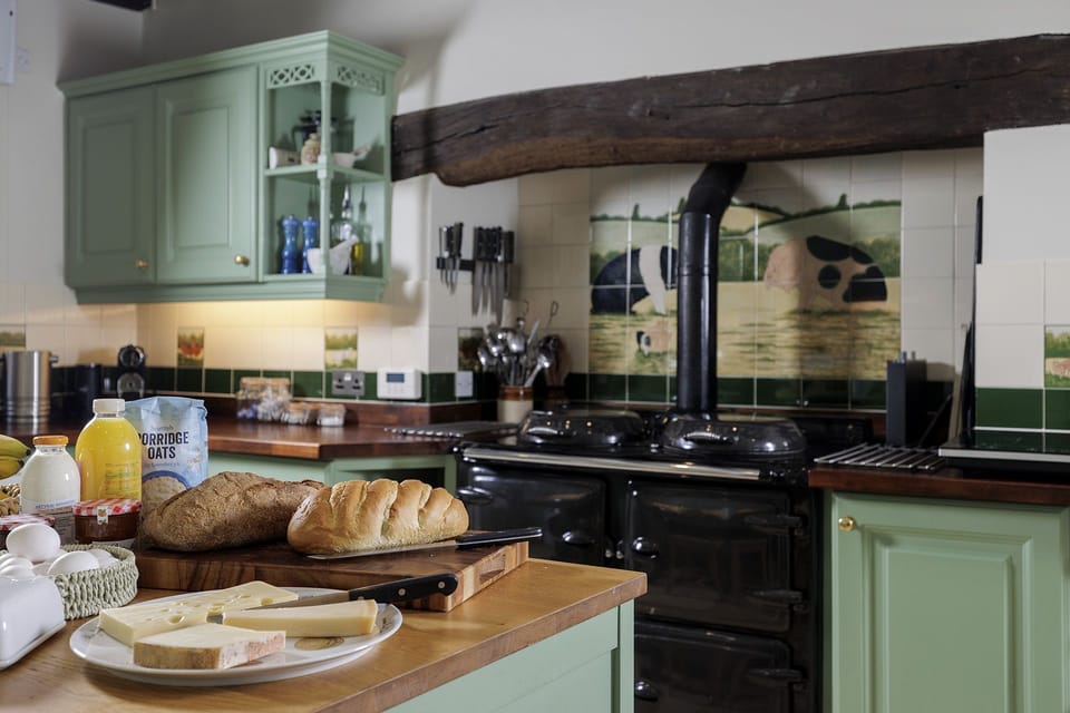 Green Farm House Kitchen - StayCotswold