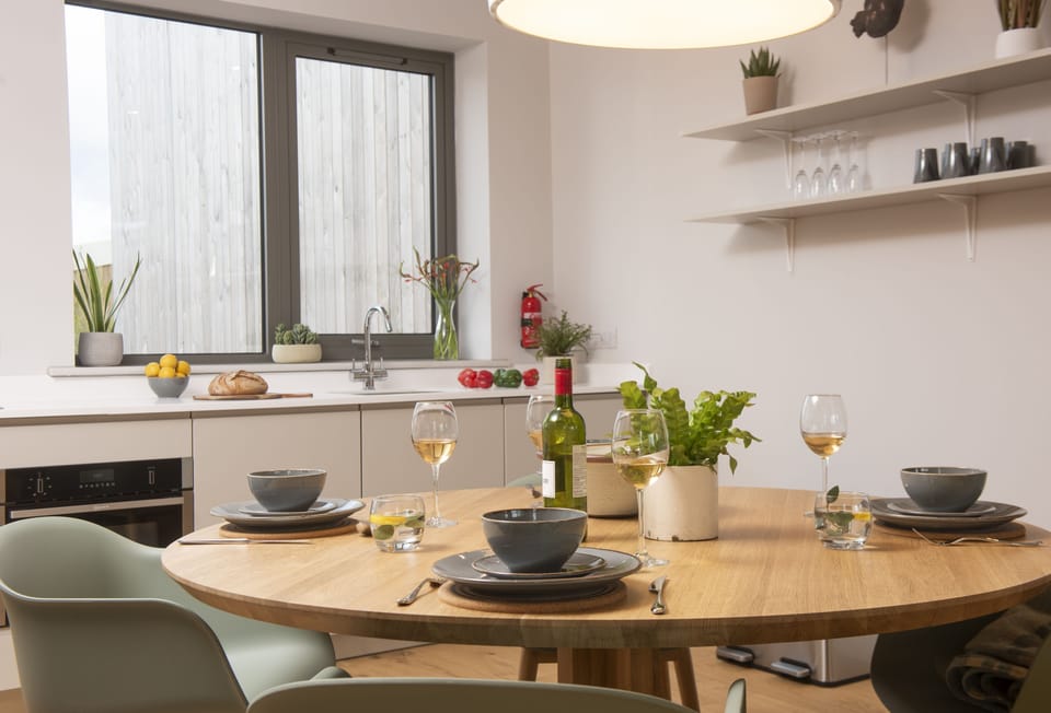 Lefransa, Carbis Bay. First floor: Dining table with seating for four guests