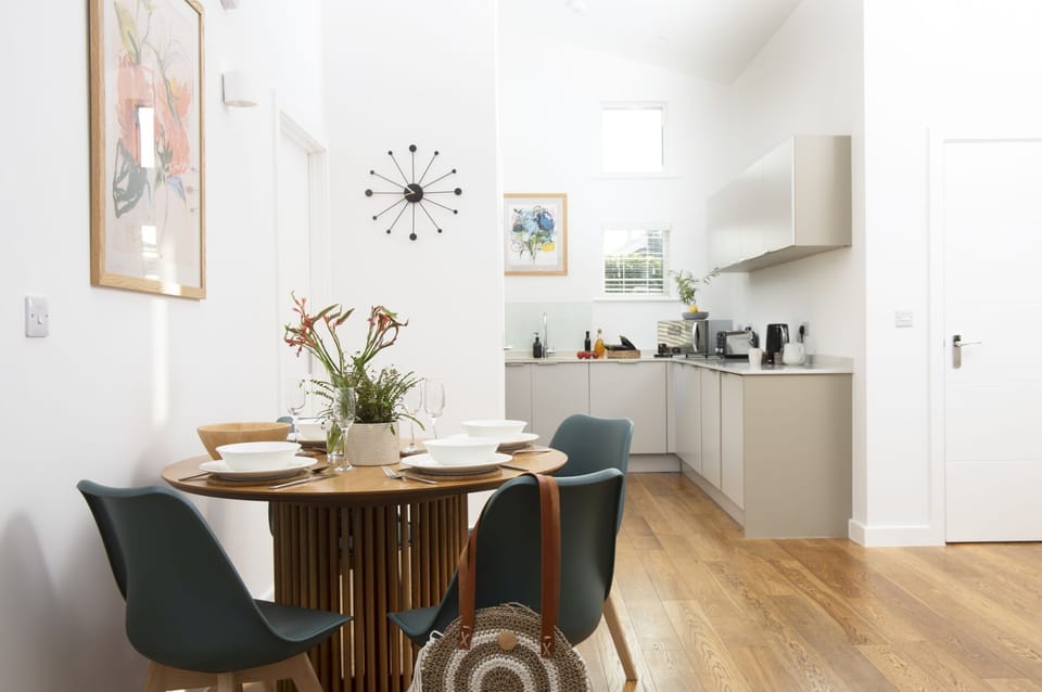 The dining table with seating for all guests - 71 Una