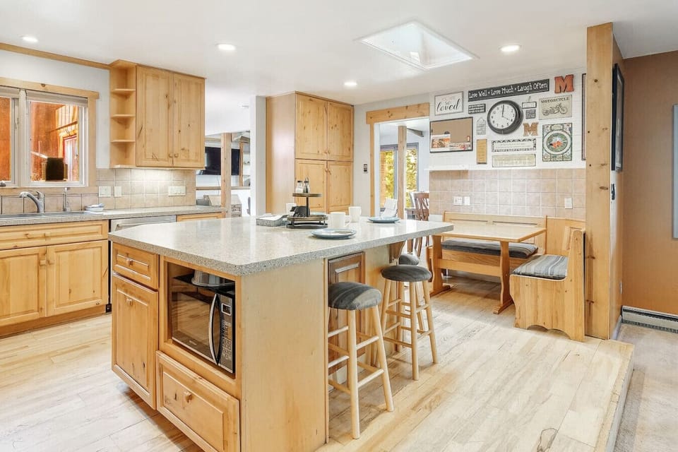 Large, Fully Stocked Kitchen with Bar Seating and Breakfast Nook