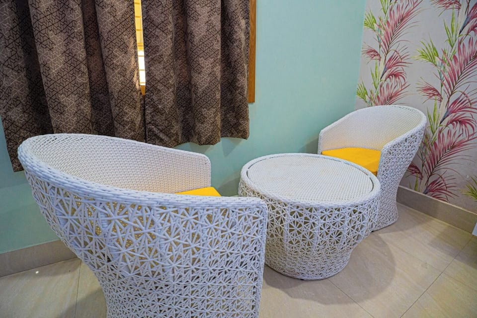 DELUXE ROOM | Laptop workspace, blackout drapes, WiFi (free)