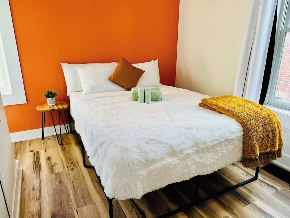 Walk to the Columbus Convention Center in seconds—unmatched convenience for events & conferences! ‍♂️ 
#DowntownColumbus!