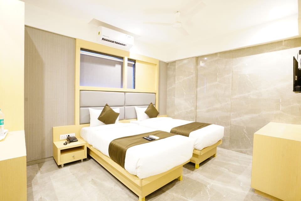 Deluxe Double or Twin Room | Premium bedding, desk, free WiFi, bed sheets