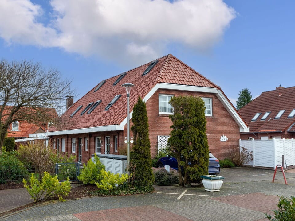 Building, Window, Roof, House, Residential Area, Home, Shrub, Facade, Cottage, Door