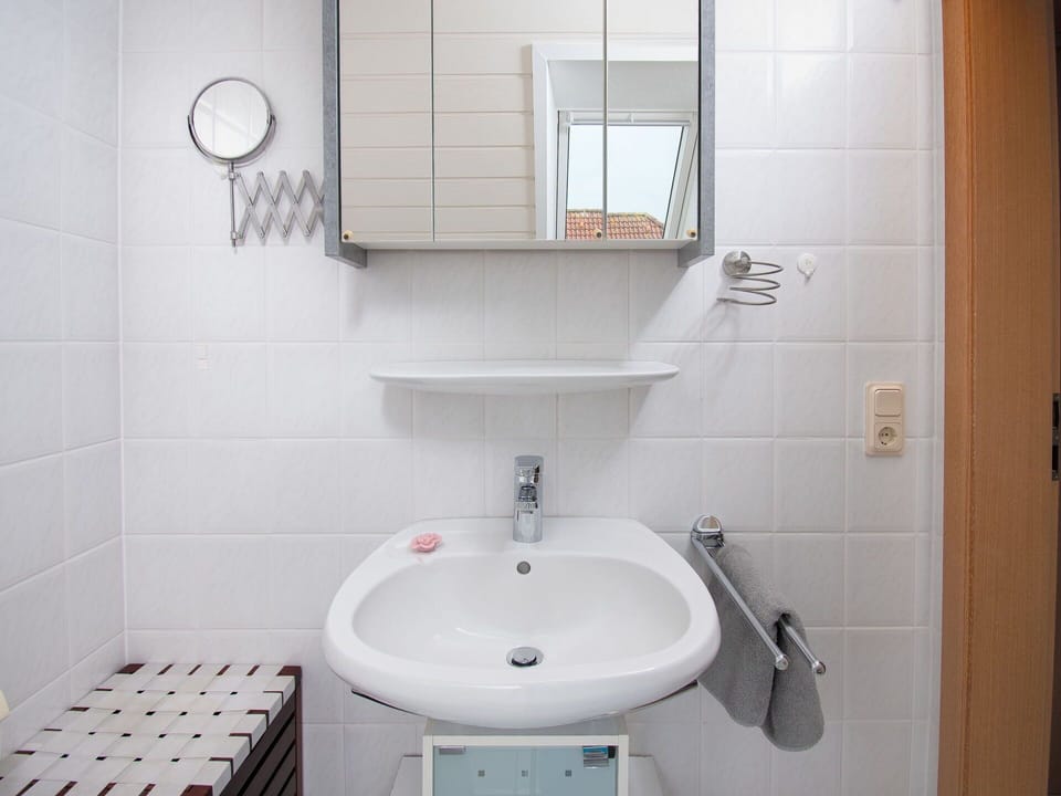 Bathroom Sink, Bathroom, Sink, Plumbing Fixture, Interior Design, Tap, Flooring, Plumbing, Mirror, Floor