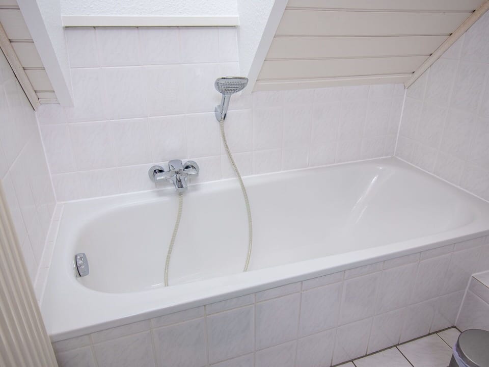 Bathtub, Bathroom, Plumbing Fixture, Flooring, Plumbing, Floor, Tap, Tile