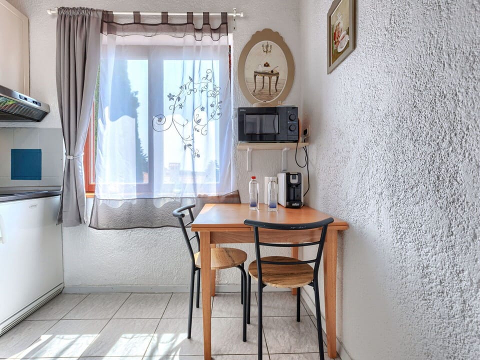 Furniture, Interior Design, Lighting, Room, Home Appliance, Chair, Major Appliance, Kitchen, Ceiling, Kitchen Appliance