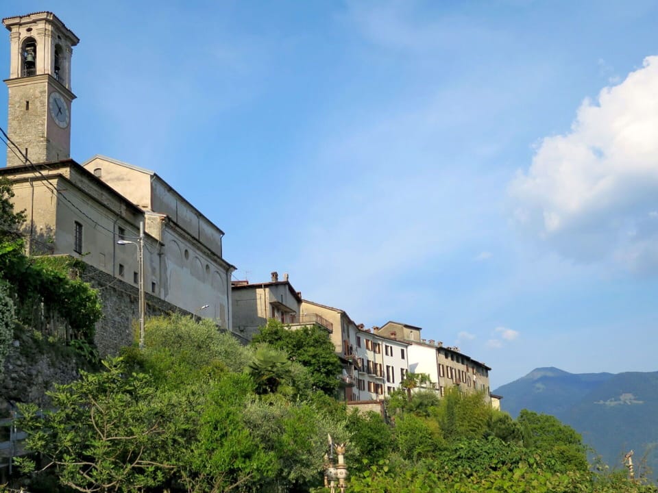 Residential Area, House, Hill, Landscape, Rural Area, Human Settlement, Village, Hill Station, Suburb, Mountain Village