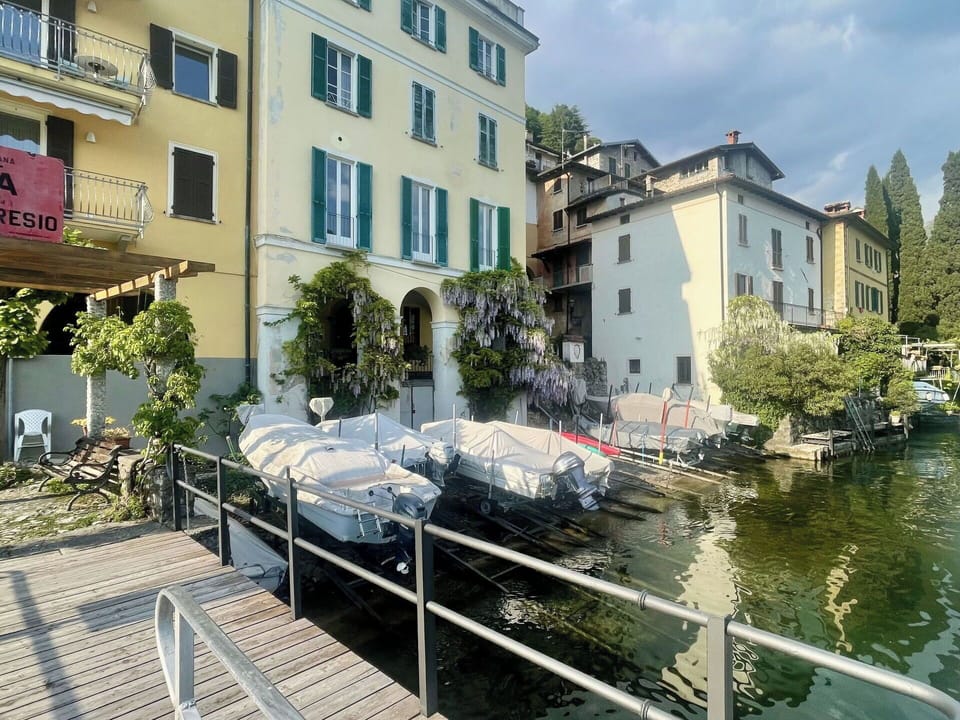 Building, Waterway, Boat, Watercraft, Watercourse, Residential Area, Channel, Boats And Boating--Equipment And Supplies, Apartment, Lake