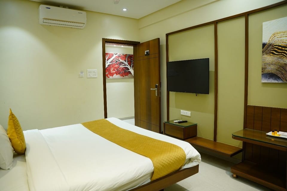 Superior Double Room | In-room safe, desk, laptop workspace, free WiFi