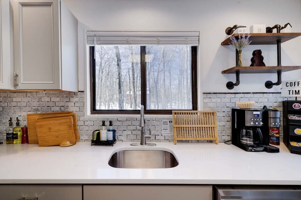 Newly Updated and Fully Stocked Kitchen